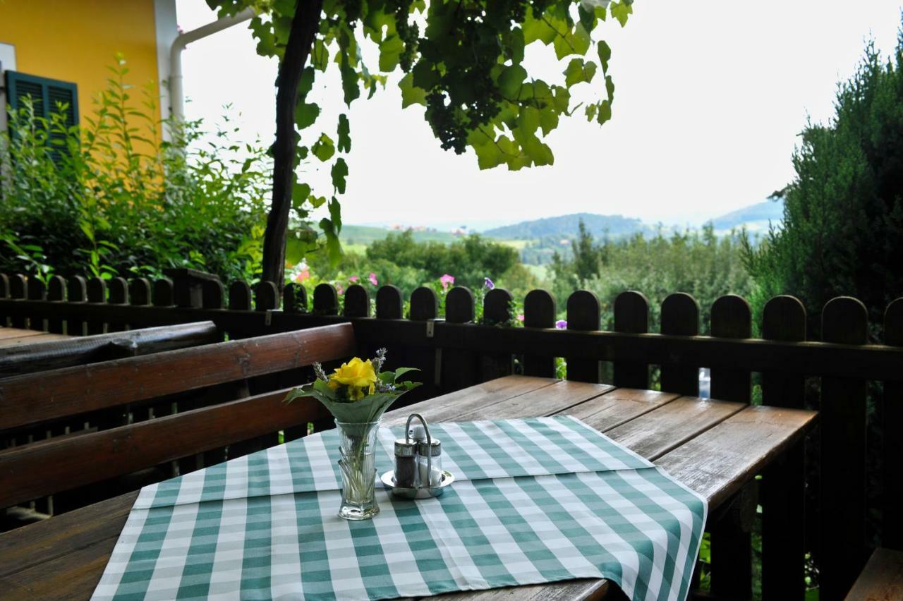 绍萨尔地区基策克Weingut Stoff住宿加早餐旅馆 外观 照片