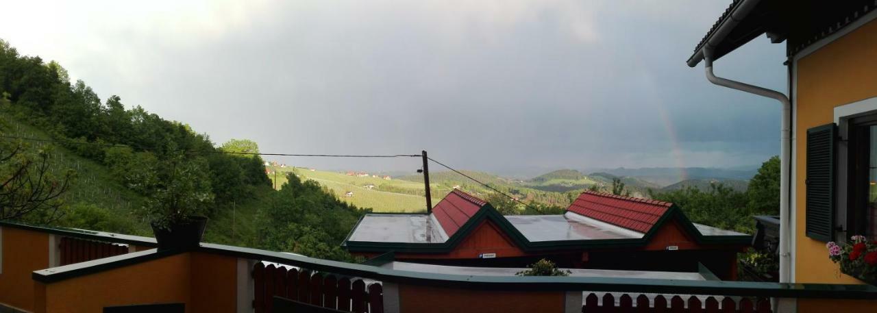 绍萨尔地区基策克Weingut Stoff住宿加早餐旅馆 外观 照片